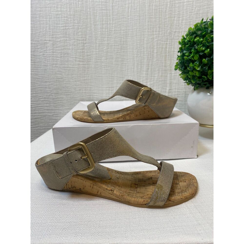 Donald Pliner Dylan Wedge Sandals Size 8 Metallic Gold
